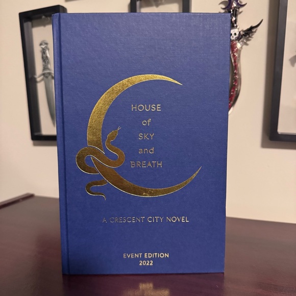 Crescent City House of Sky and Breath Tour Edition - Picture 1 of 4